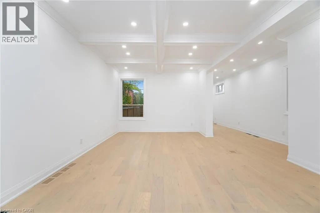 285 CHARLTON Avenue W