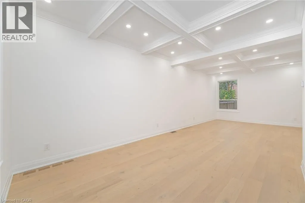 285 CHARLTON Avenue W