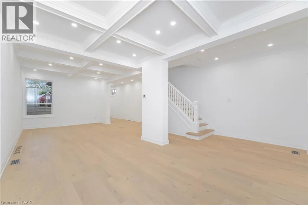 285 CHARLTON Avenue W