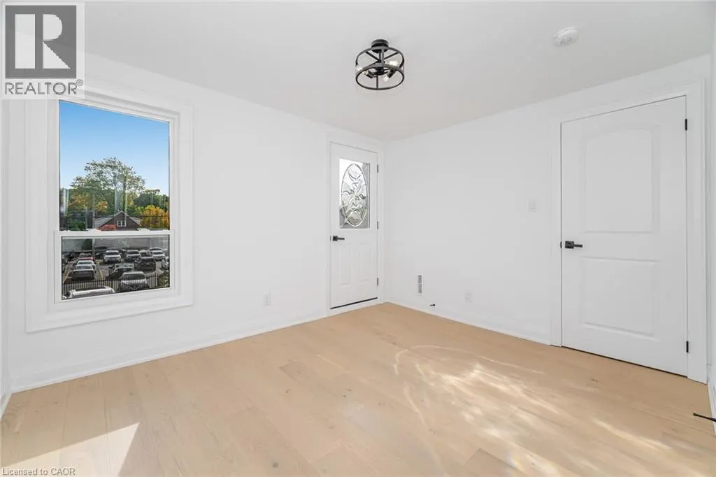 285 CHARLTON Avenue W