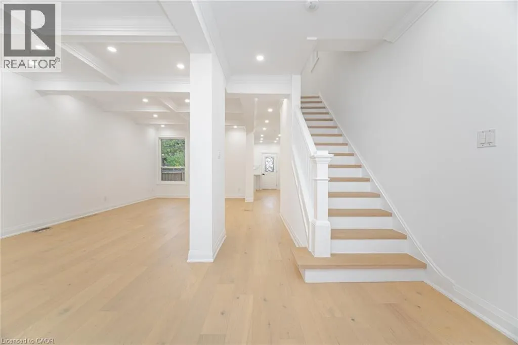 285 CHARLTON Avenue W