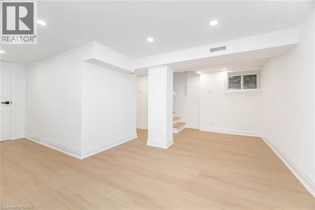 285 CHARLTON Avenue W