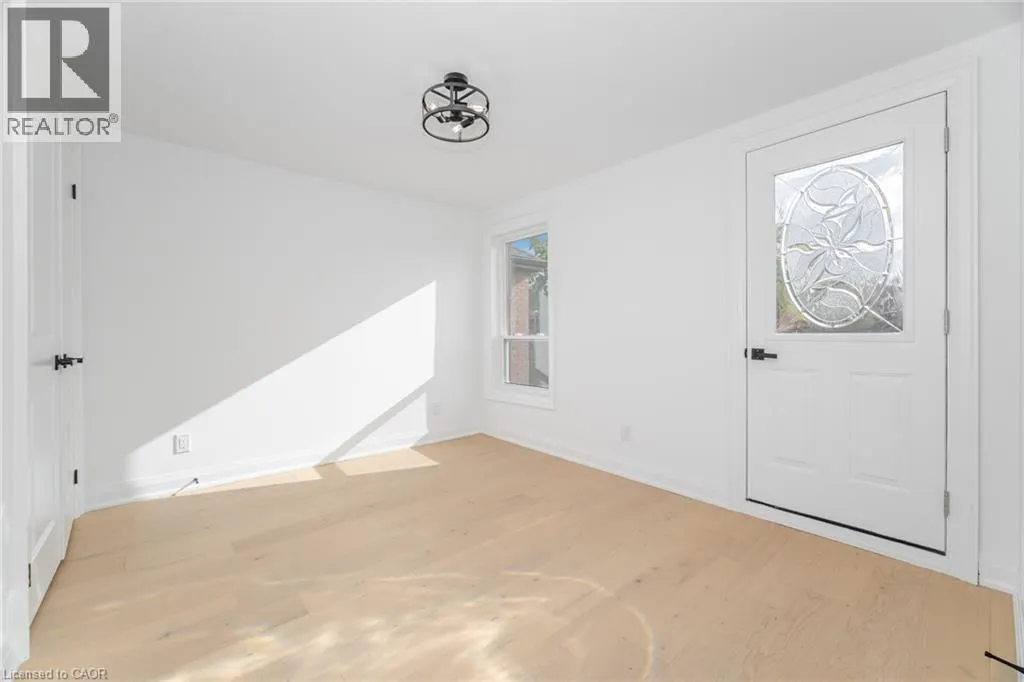 285 CHARLTON Avenue W