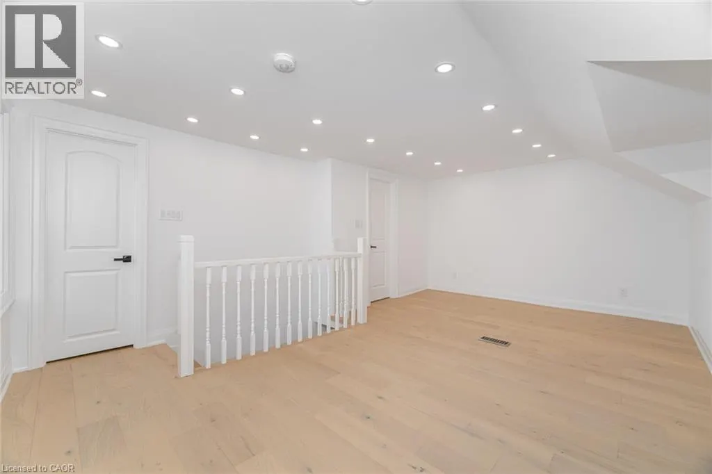 285 CHARLTON Avenue W