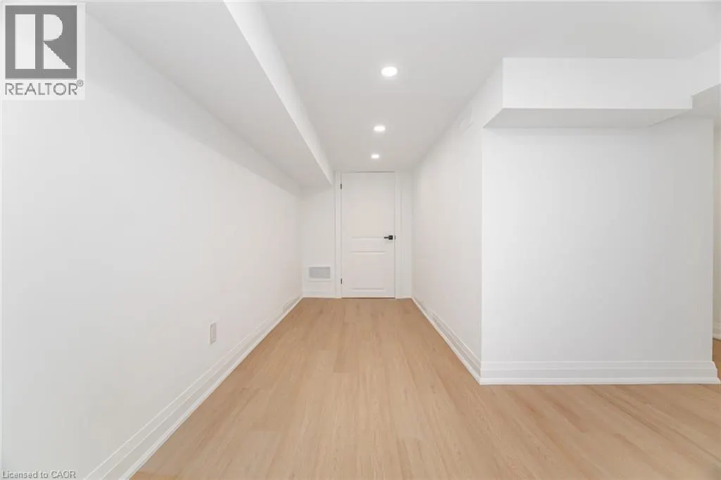 285 CHARLTON Avenue W