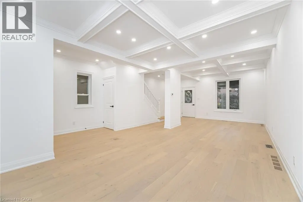 285 CHARLTON Avenue W