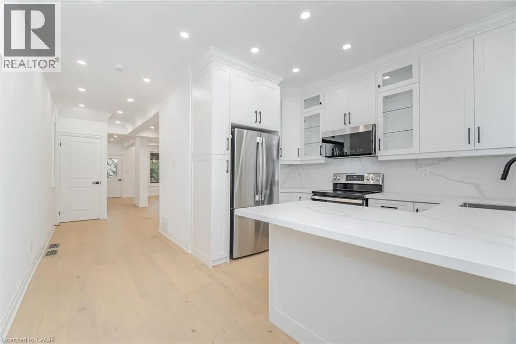 285 CHARLTON Avenue W