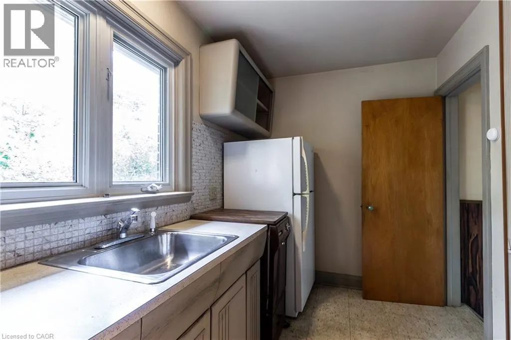 14 CLOVERHILL Avenue