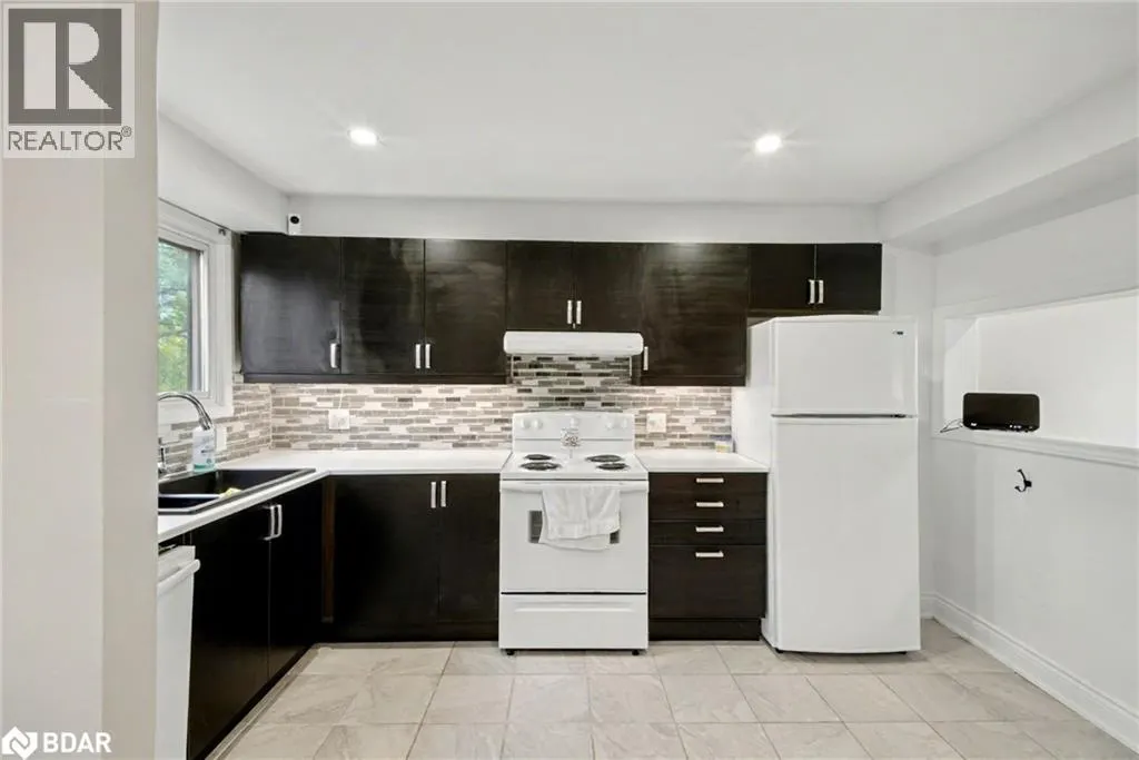 64 BRONTE Street S Unit# 8, #8