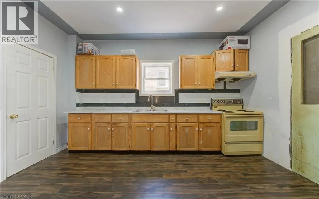 138 COURTLAND Avenue E