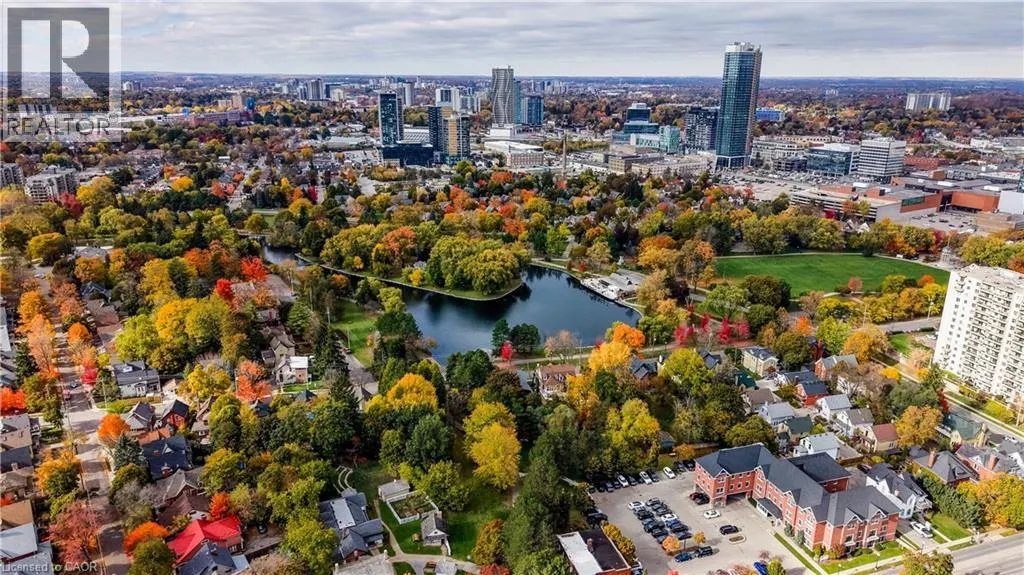 138 COURTLAND Avenue E