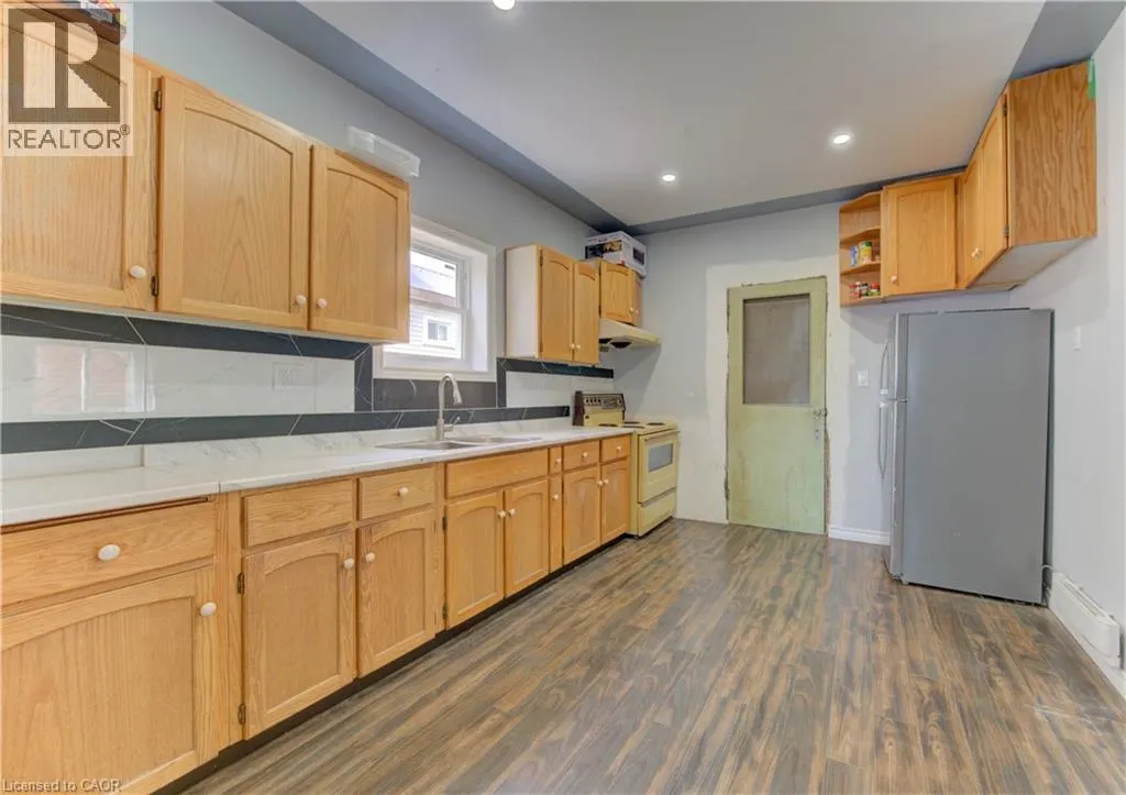 138 COURTLAND Avenue E