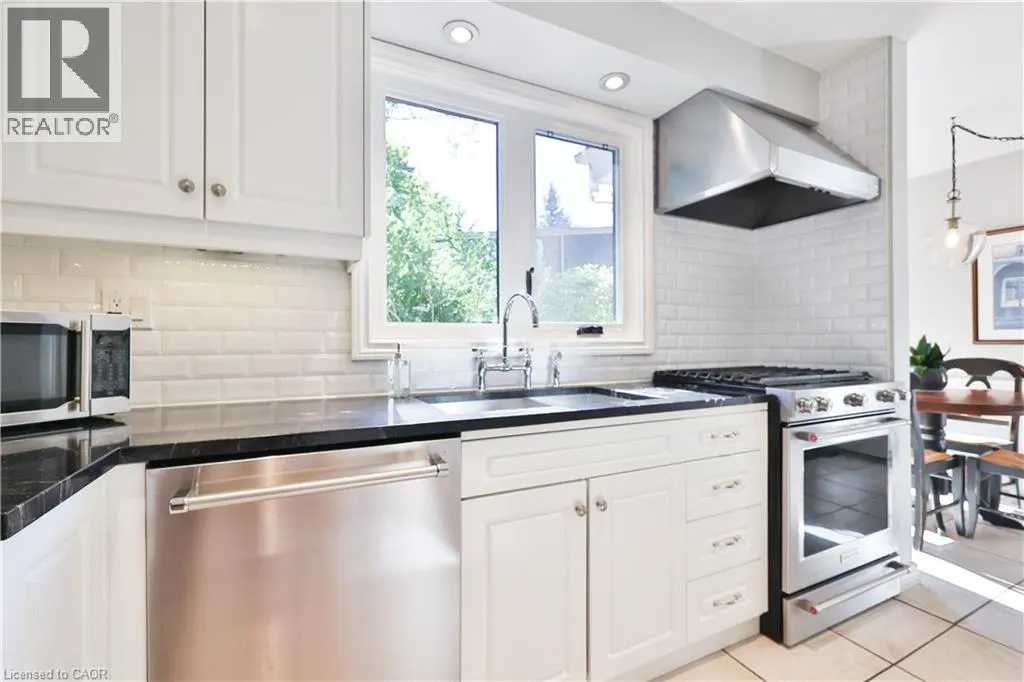 206 ROSSMORE Boulevard