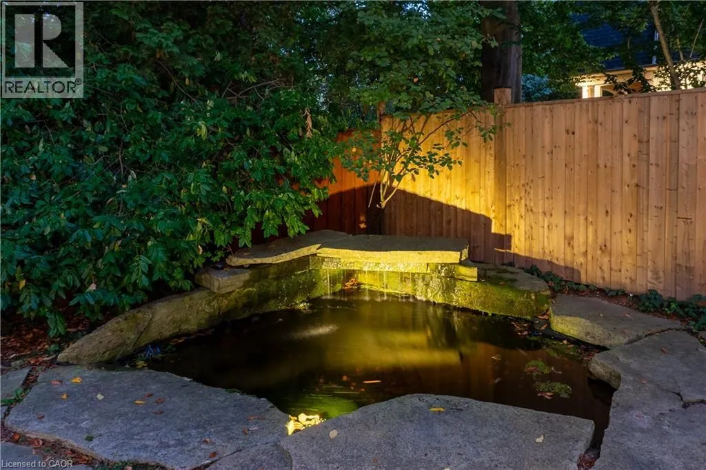 206 ROSSMORE Boulevard