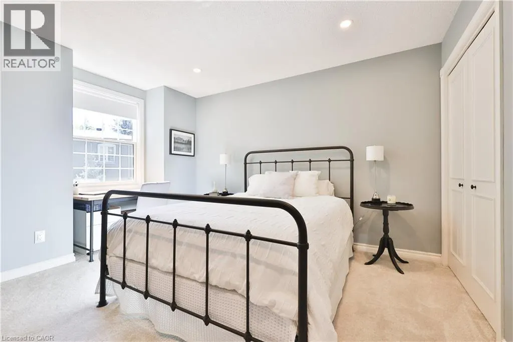 206 ROSSMORE Boulevard