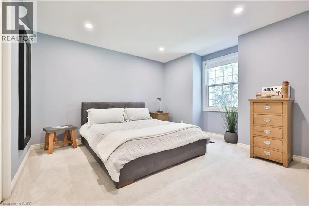 206 ROSSMORE Boulevard