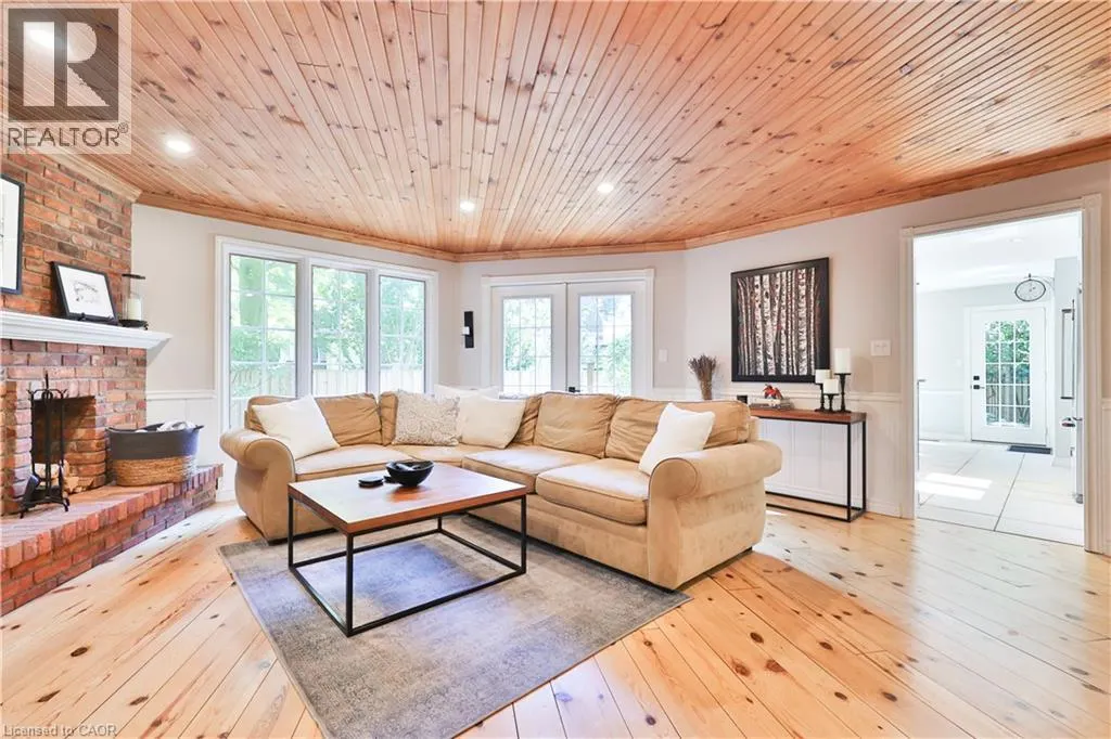 206 ROSSMORE Boulevard