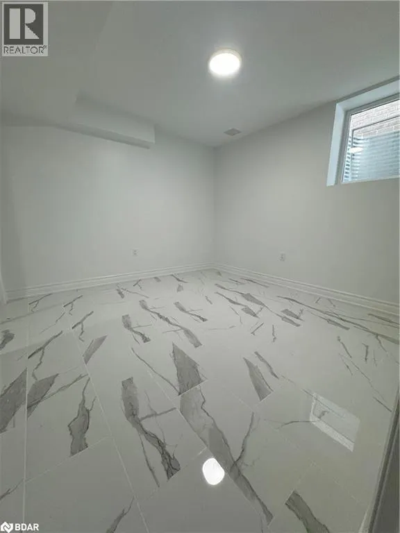 29 PADDINGTON Grove Unit# Lower, #Lower