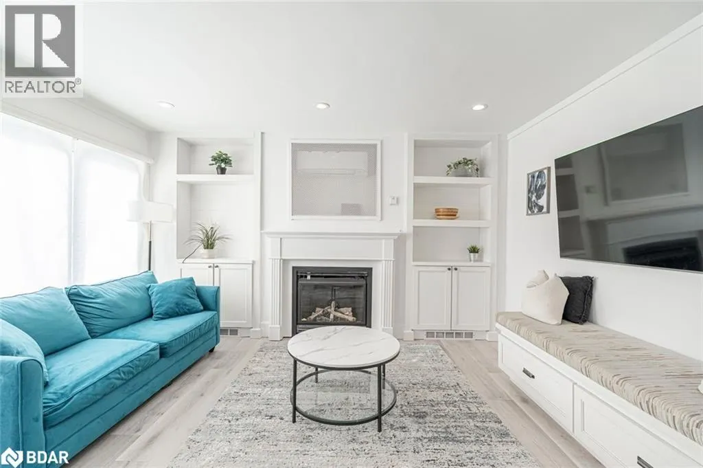 54 SOPHIA Street E Unit# Main, #Main