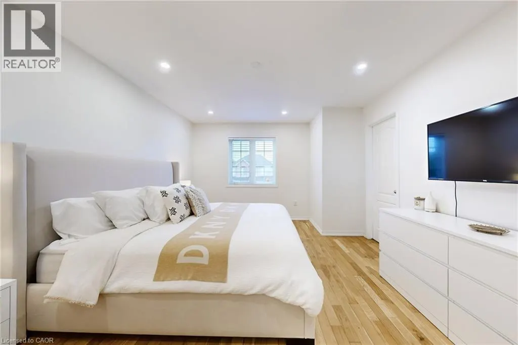 43 BANKFIELD Crescent