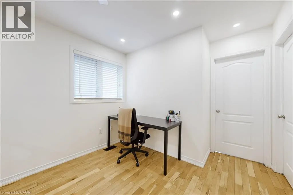 43 BANKFIELD Crescent