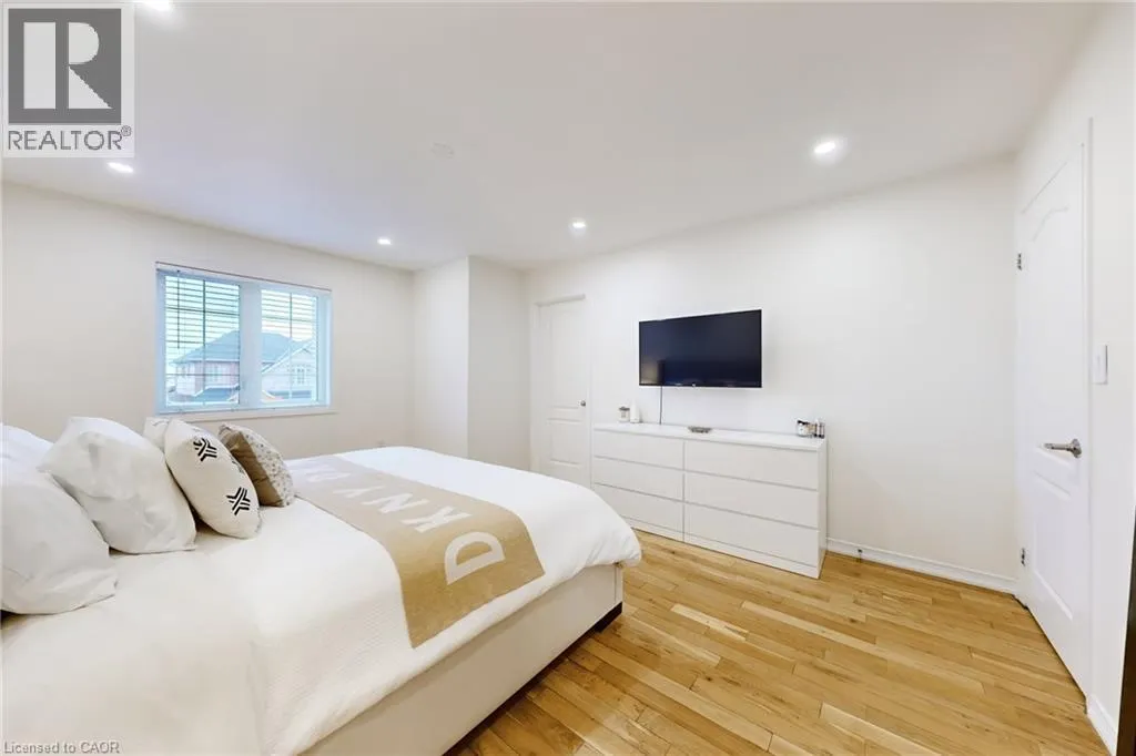 43 BANKFIELD Crescent