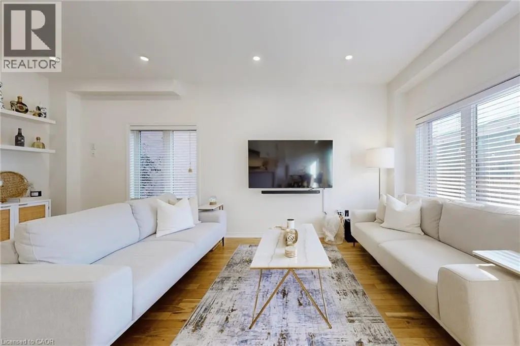 43 BANKFIELD Crescent