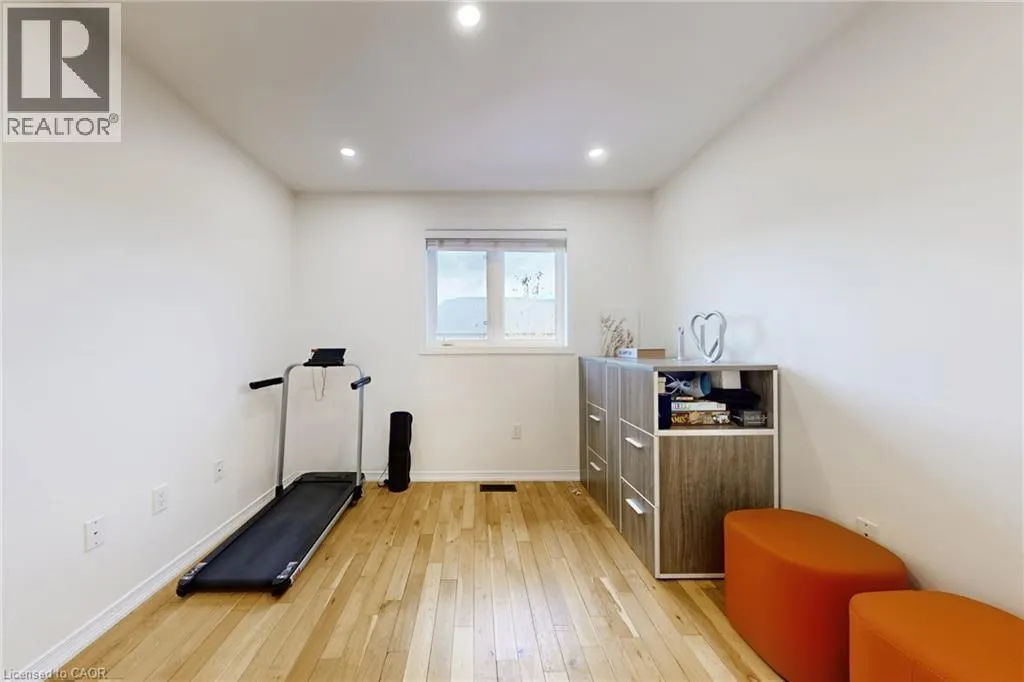 43 BANKFIELD Crescent