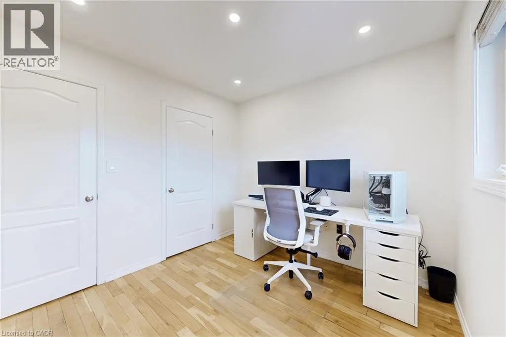 43 BANKFIELD Crescent