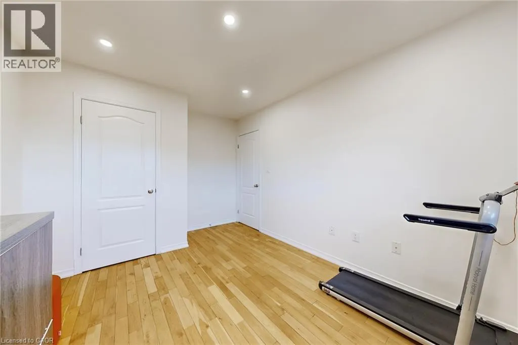 43 BANKFIELD Crescent