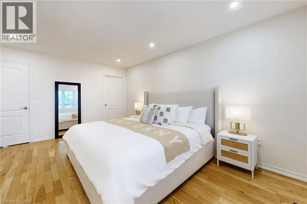 43 BANKFIELD Crescent