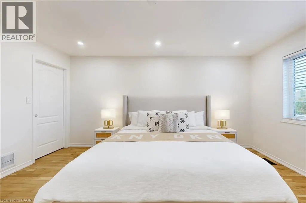 43 BANKFIELD Crescent