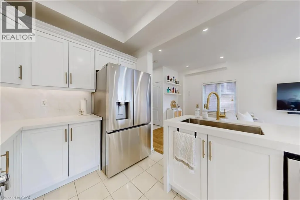 43 BANKFIELD Crescent