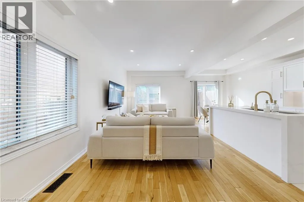 43 BANKFIELD Crescent