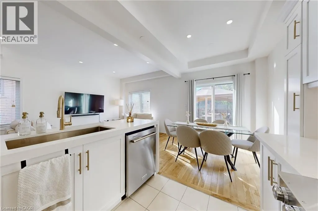 43 BANKFIELD Crescent