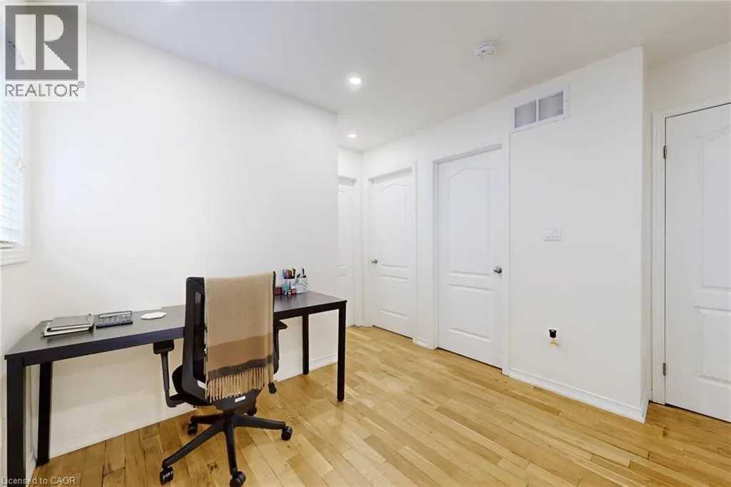 43 BANKFIELD Crescent