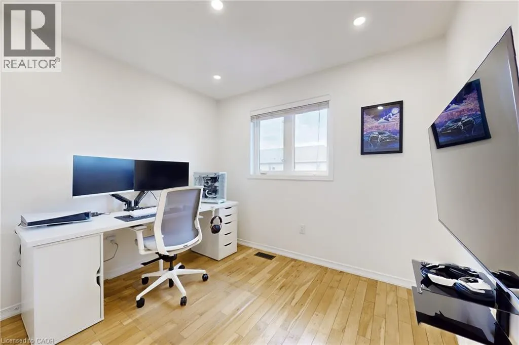 43 BANKFIELD Crescent