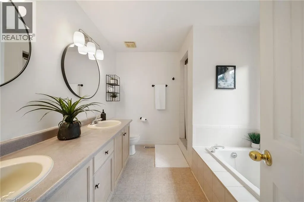 320 HAMILTON Drive Unit# 10, #10