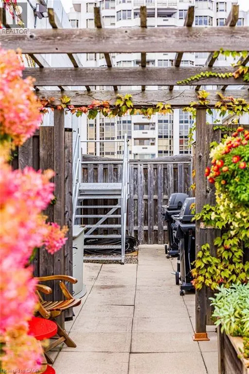 66 BAY Street S Unit# 613, #613