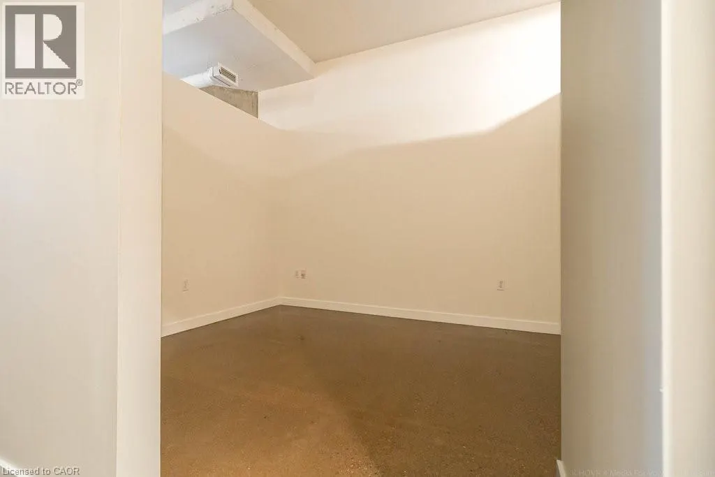 66 BAY Street S Unit# 613, #613