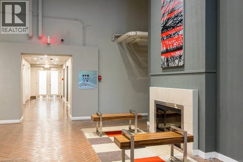 66 BAY Street S Unit# 613, #613