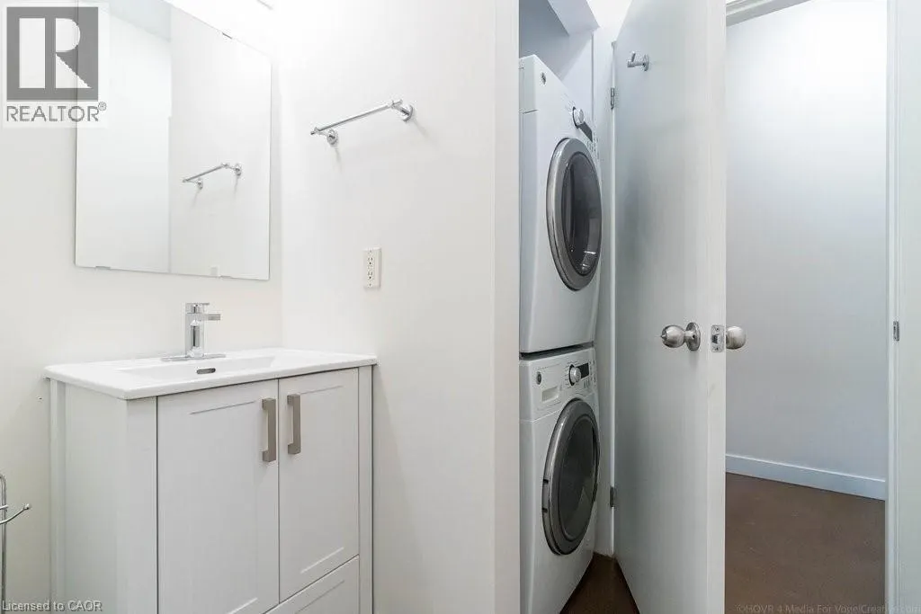 66 BAY Street S Unit# 613, #613