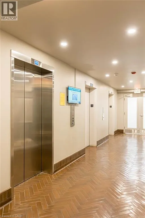 66 BAY Street S Unit# 613, #613