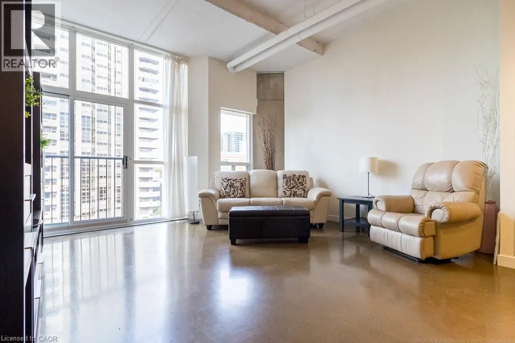 66 BAY Street S Unit# 613, #613