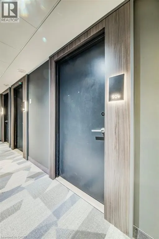 15 WELLINGTON Street S Unit# 904, #904