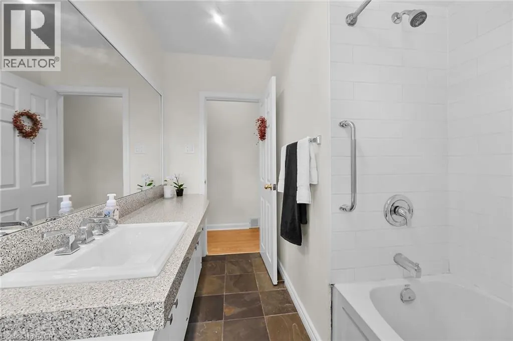 128 ONEIDA Boulevard