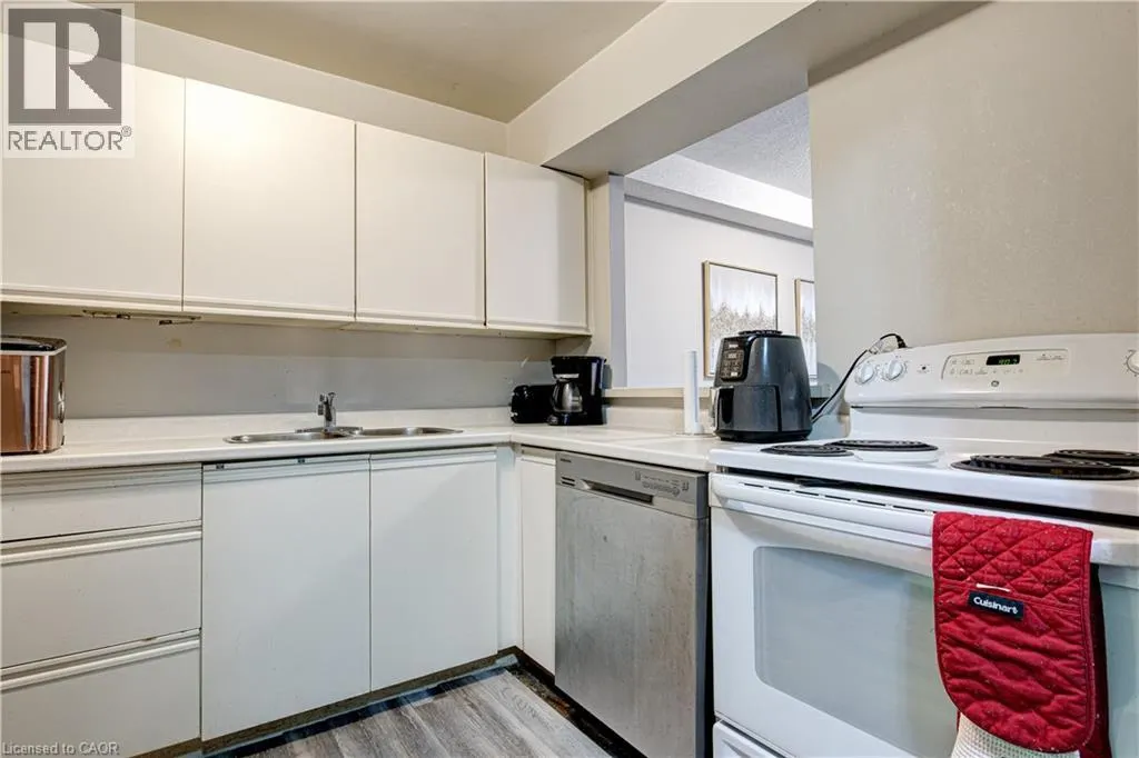 18 HOLBORN Court Unit# 104, #104