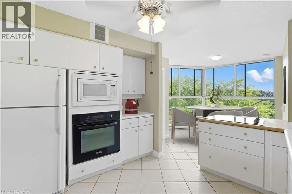 20 BERKLEY Road Unit# 702, #702