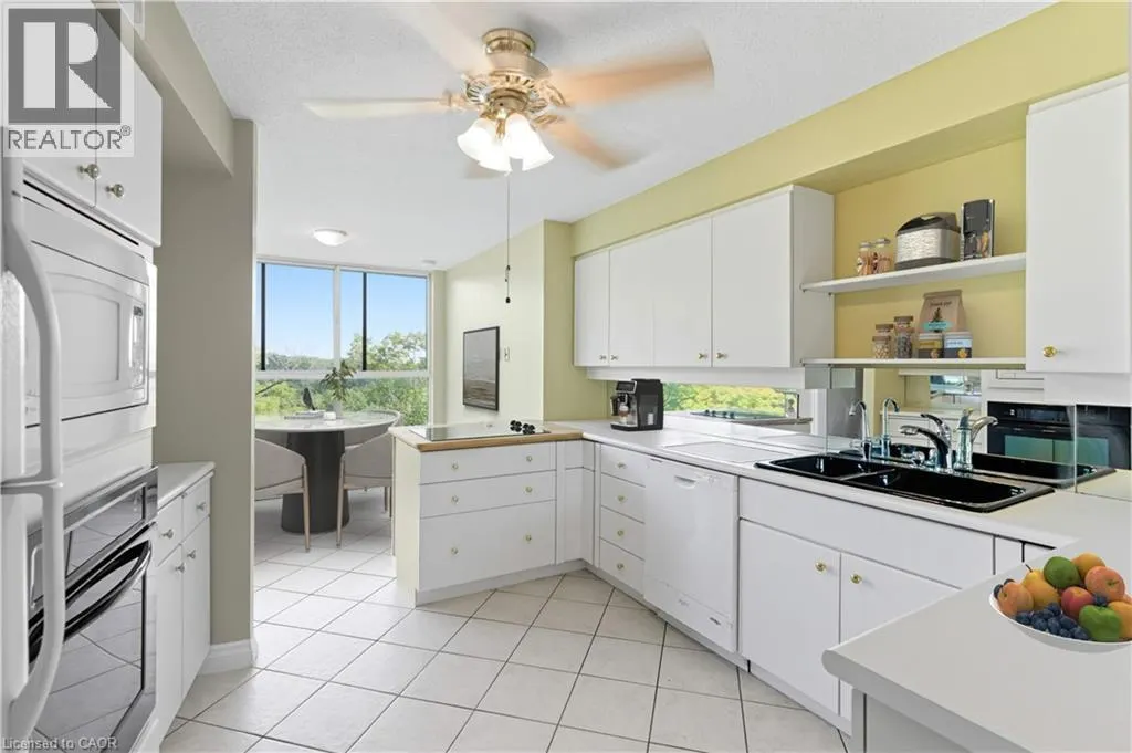 20 BERKLEY Road Unit# 702, #702