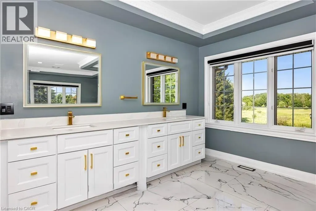 141 KERRY HILL Crescent